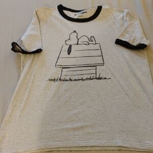 Women's Graphic Peanuts Snoopy Tee Shirt Size L